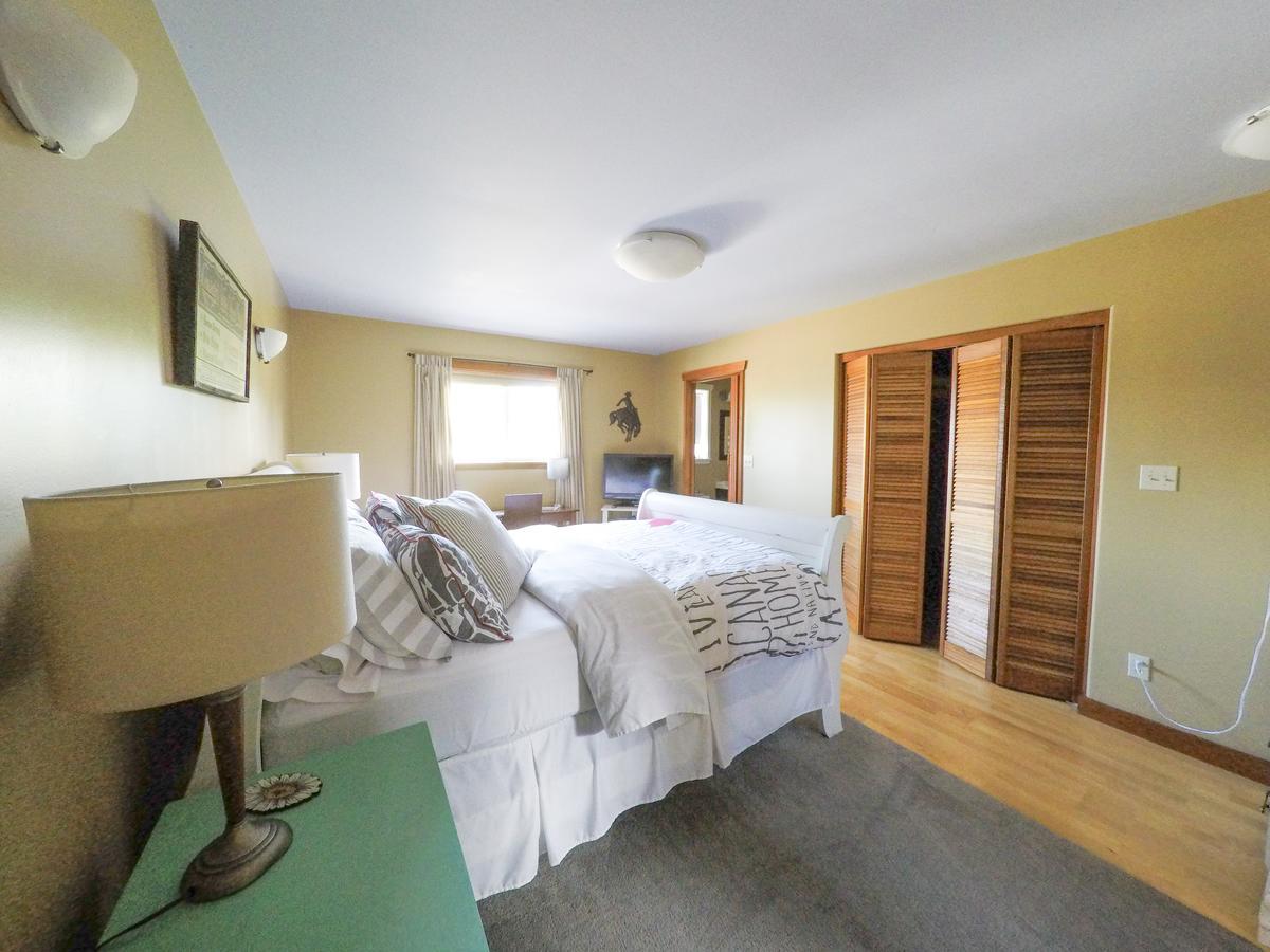 Money Pennies Bed And Breakfast Campbell River Exterior photo