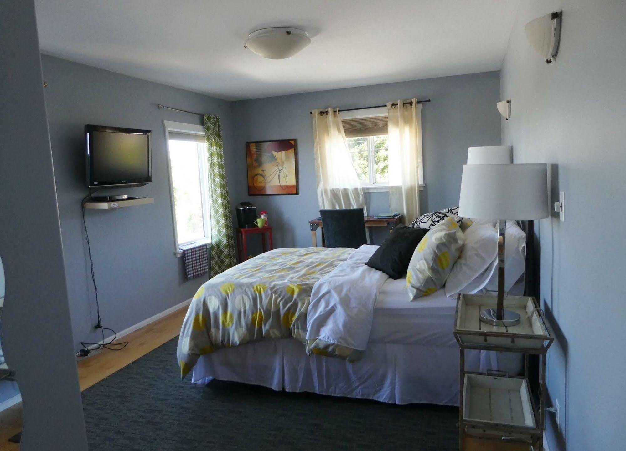 Money Pennies Bed And Breakfast Campbell River Exterior photo